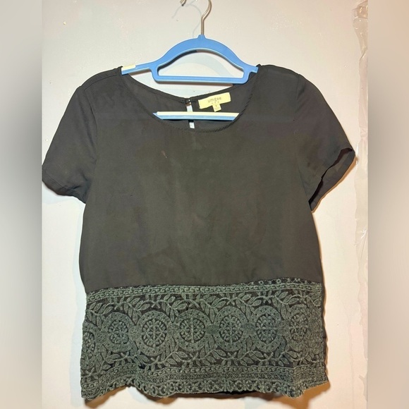 Umgee Tops - Umgee Black Cropped Embellished Blouse Short Sleeve, size small